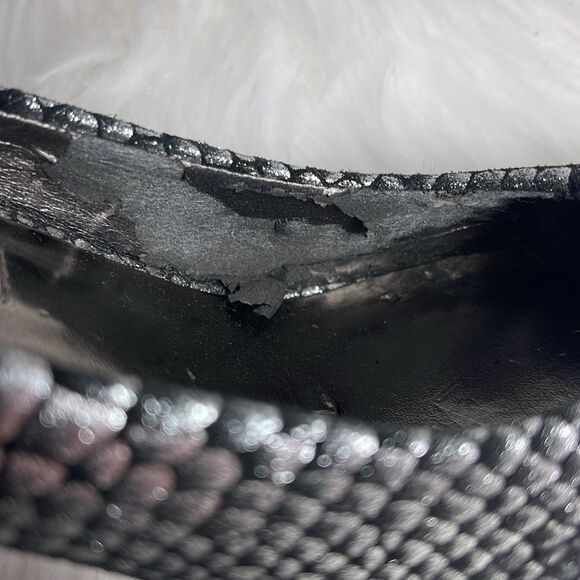 Guess Silver Metallic Scalloped Platform Heels Sz 5.5 - Picture 8 of 9